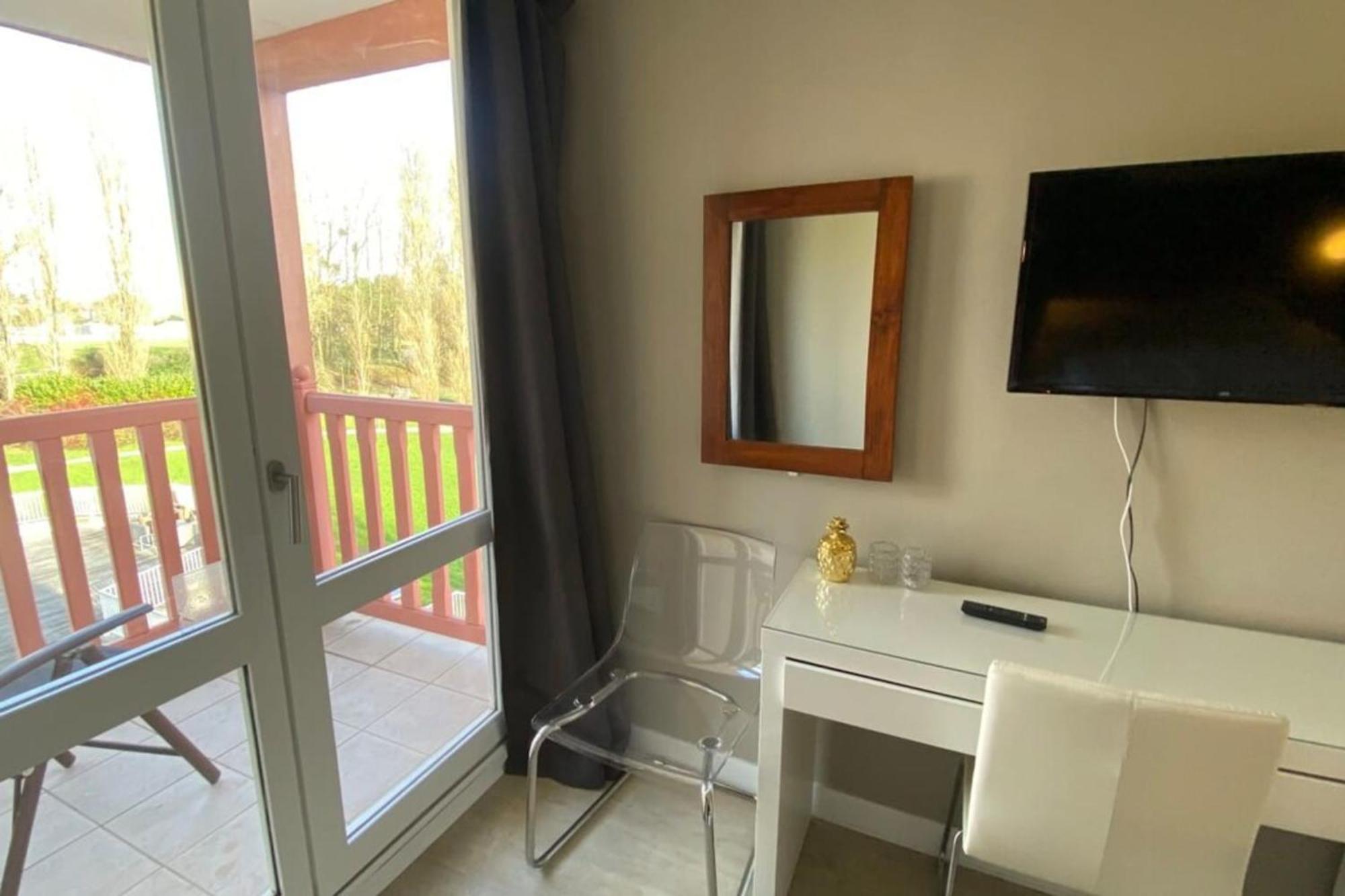 Very Nice 6 Person Apart With Swimming Pool Tennis Court And Car Park 202 Le Touquet Exterior photo